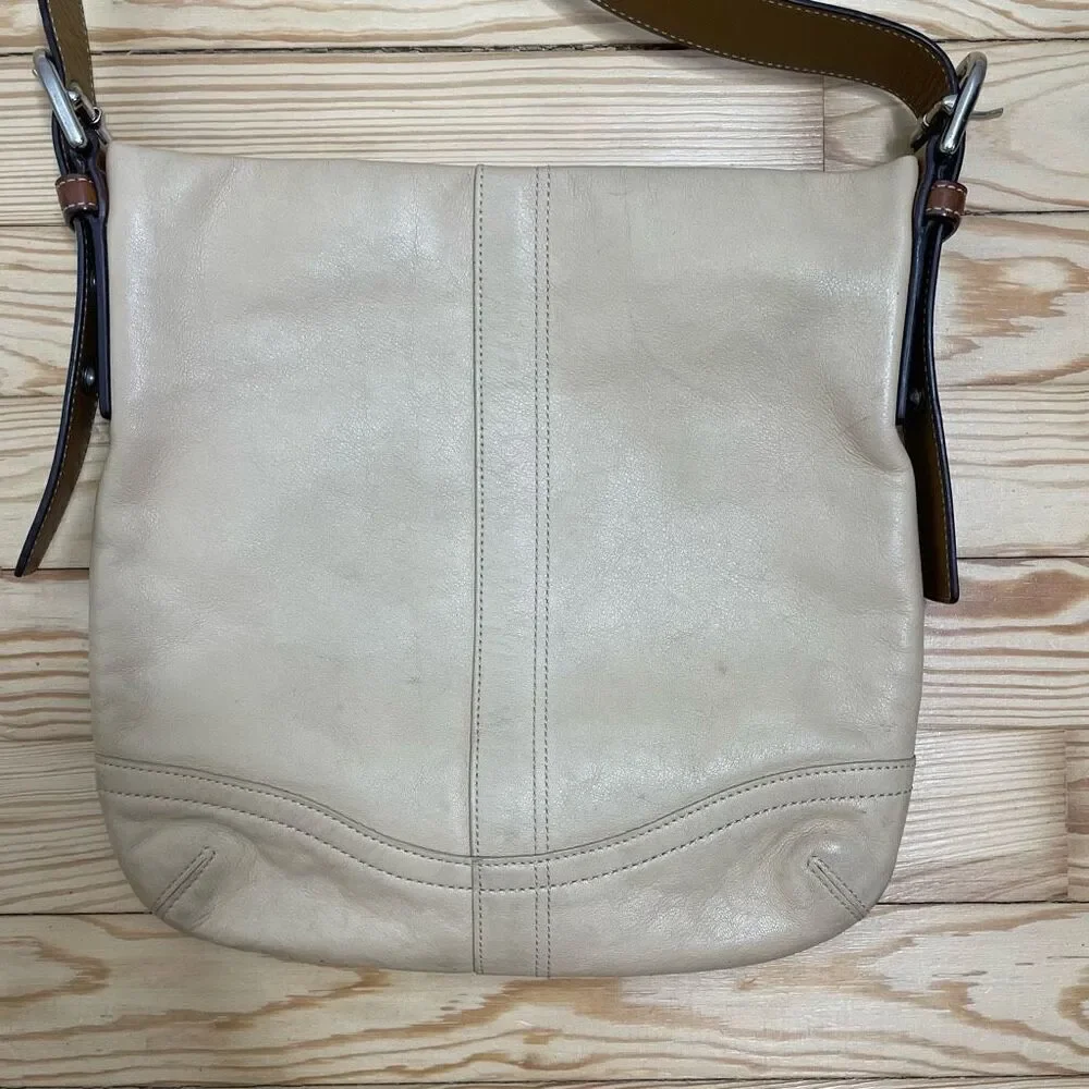 COACH BEIGE # k0782-f10938 ZIPPER OPEN LADIES LEATHER PURSE - SHOULDER BAG Tan‎